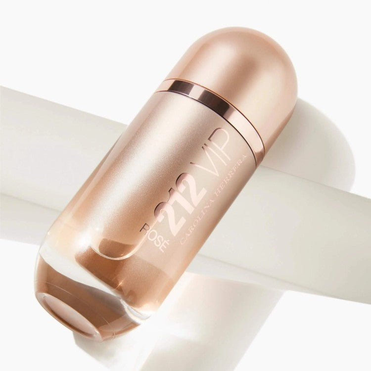 عطر كارولينا هيريرا 212 في آي بي روزي أو دو بارفان للنساء – 80 مل